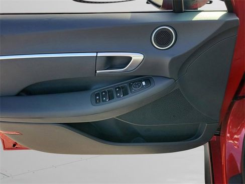 Used 2022 Hyundai Sonata SE w/ Preferred Accessory Package image 28