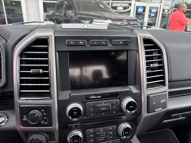 Used 2018 Ford F150 Platinum w/ Equipment Group 701A Luxury AWD/4WD image 6