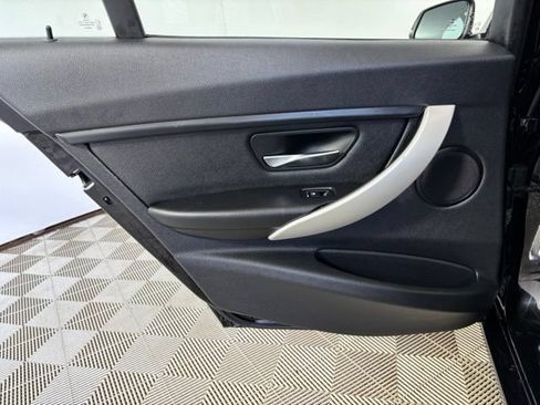 Used 2017 BMW 320i xDrive Sedan AWD/4WD image 19