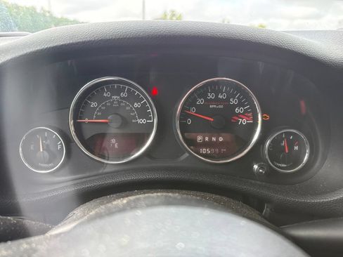 Used 2016 Jeep Wrangler Unlimited Rubicon AWD/4WD image 6