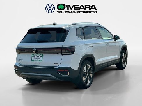 Certified 2025 Volkswagen Taos SE w/ Panoramic Sunroof Package AWD/4WD image 5