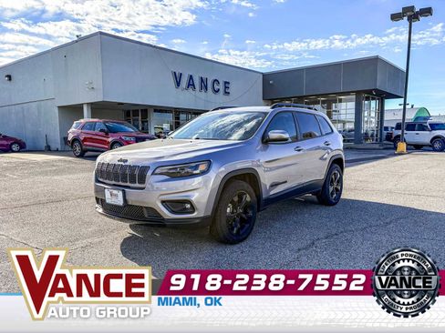 Used 2019 Jeep Cherokee Latitude Plus AWD/4WD image 3