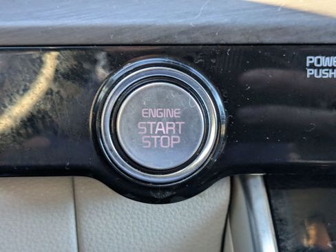 Used 2024 Kia Carnival EX image 23