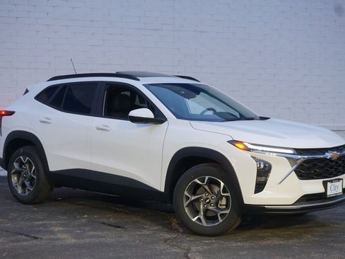New 2026 Chevrolet Trax LT w/ Sunroof Package image 3