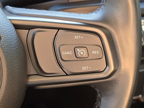 Used 2022 Jeep Gladiator Sport image 15