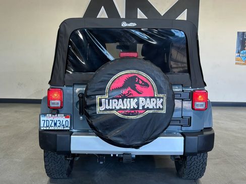 Used 2014 Jeep Wrangler Unlimited Sahara AWD/4WD image 5