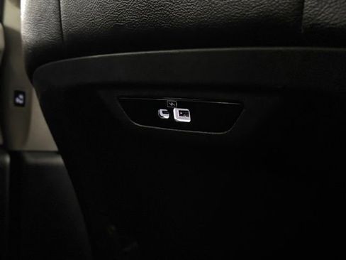 Used 2022 Chrysler Pacifica Touring-L image 25