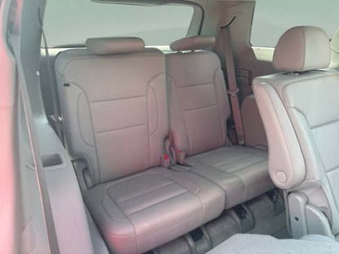 Used 2023 GMC Acadia SLT w/ Preferred Package FWD image 28
