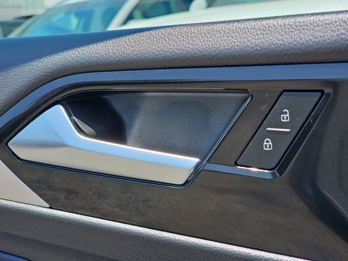 Used 2020 Volkswagen Jetta R-Line FWD image 28