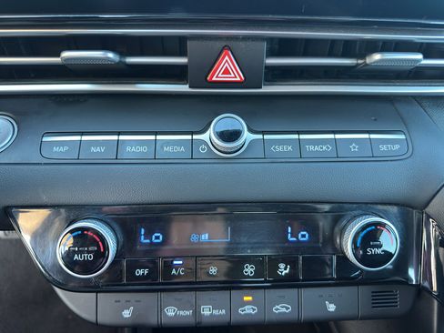 Used 2023 Hyundai Elantra SEL w/ Convenience Package image 21