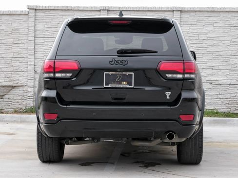 Used 2020 Jeep Grand Cherokee Altitude RWD image 12