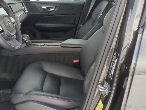 Used 2019 Volvo S60 T6 Momentum w/ Premium Package image 15