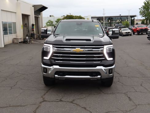 Used 2024 Chevrolet Silverado 2500 LTZ AWD/4WD image 3