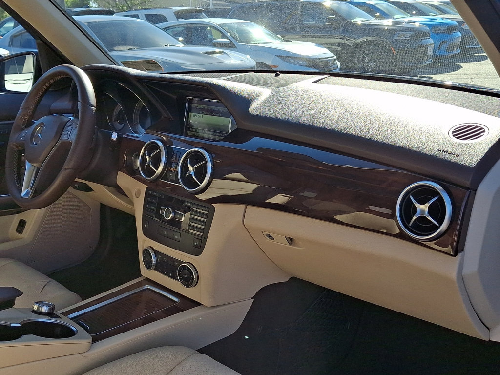 Used 2015 Mercedes-Benz GLK 350 4MATIC image 11