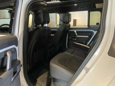 Used 2022 Land Rover Defender 110 V8 AWD/4WD image 25