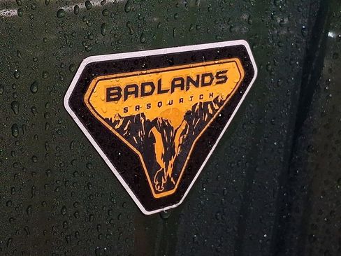 Used 2022 Ford Bronco Badlands image 29