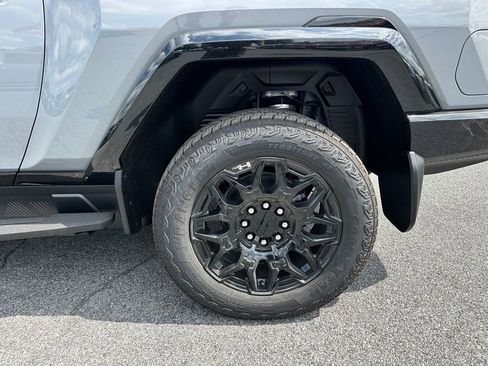 New 2026 GMC Hummer EV 4x4 Crew Cab w/ LPO, Sport Package image 35