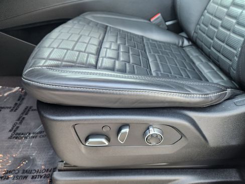 Used 2023 Cadillac Escalade Sport Platinum w/ LPO, ONYX Package image 24