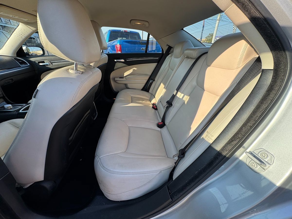 Used 2022 Chrysler 300 Touring L AWD/4WD image 28