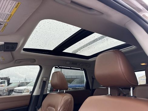 Used 2023 Nissan Pathfinder Platinum image 10