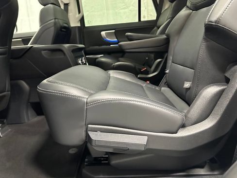 Used 2025 Ford Expedition Platinum AWD/4WD image 42