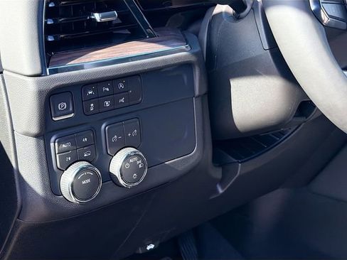 New 2026 Chevrolet Suburban LS image 10