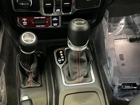 Used 2022 Jeep Wrangler Unlimited Rubicon w/ Xtreme Recon 35" Tire Package image 20