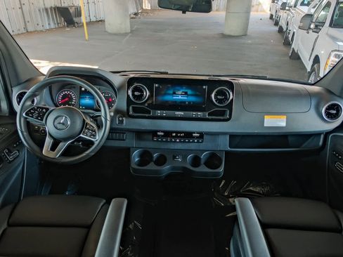 Used 2024 Mercedes-Benz Sprinter 2500 image 13