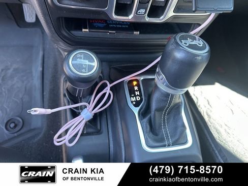 Used 2018 Jeep Wrangler Unlimited Sahara AWD/4WD image 27
