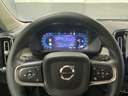 Used 2025 Volvo XC40 B5 Core image 15