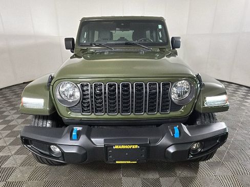 Used 2024 Jeep Wrangler Unlimited w/ Convenience Group AWD/4WD image 9