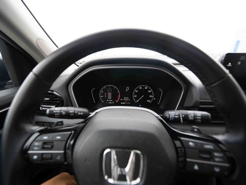 Used 2024 Honda Pilot Touring image 15