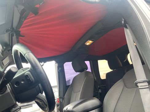 Used 2017 Jeep Wrangler Unlimited Sport w/ Connectivity Group AWD/4WD image 33