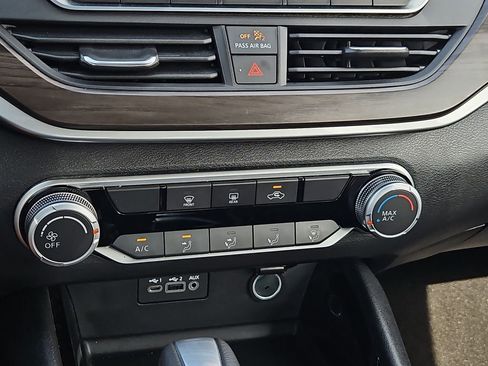 Used 2024 Nissan Altima 2.5 SV FWD image 27