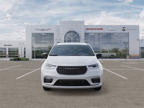 New 2026 Chrysler Pacifica Limited w/ S Appearance Package image 6