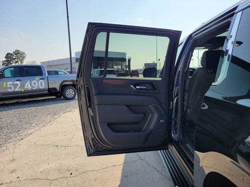 New 2026 GMC Yukon XL Denali w/ Denali Reserve Package RWD image 30