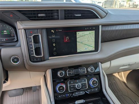 Used 2022 GMC Yukon Denali AWD/4WD image 18