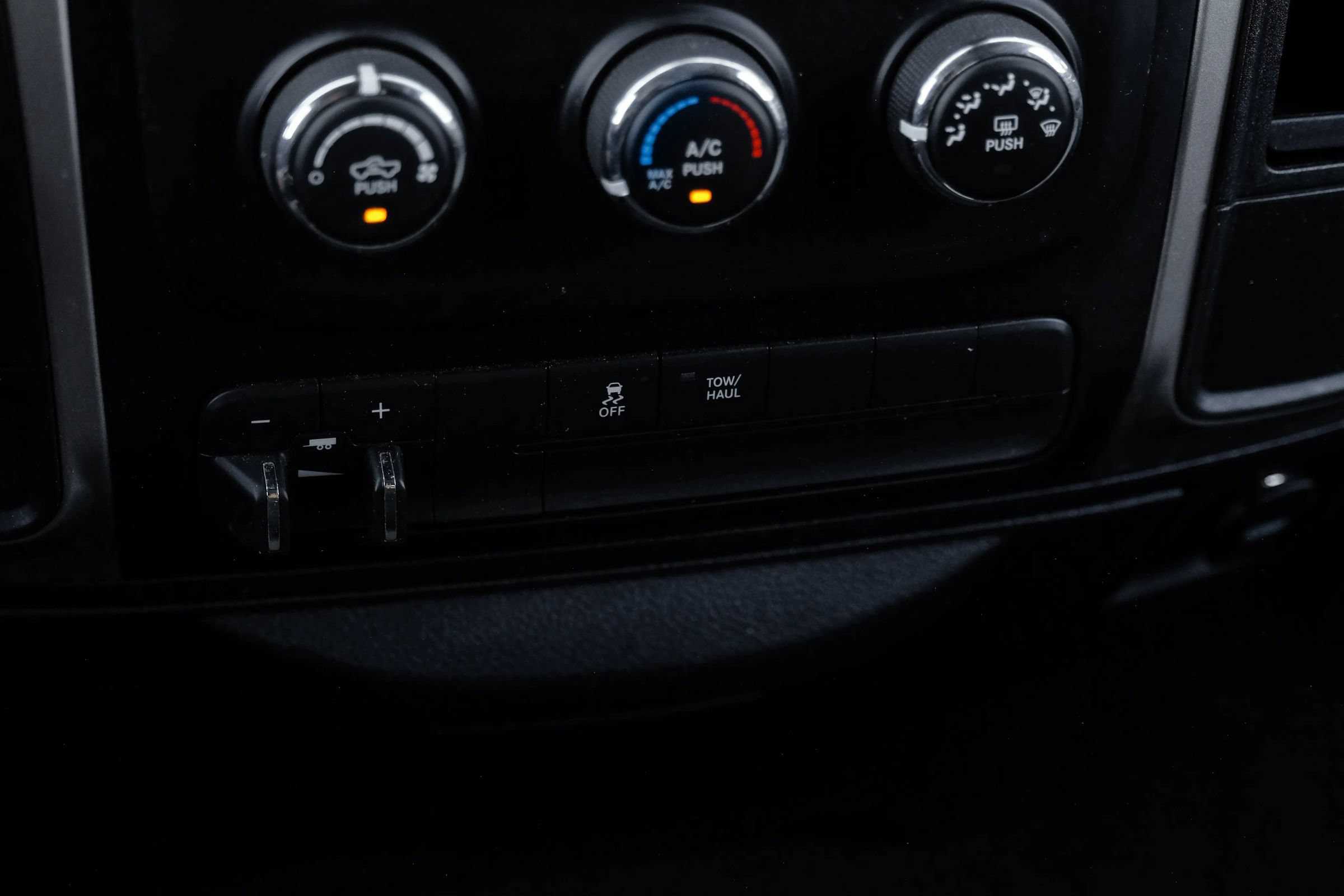 Used 2017 RAM 1500 Classic SLT RWD image 31