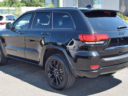 Used 2020 Jeep Grand Cherokee Laredo AWD/4WD image 6