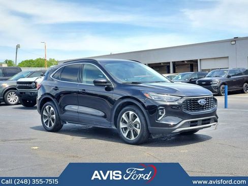 Used 2023 Ford Escape Platinum AWD/4WD image 1