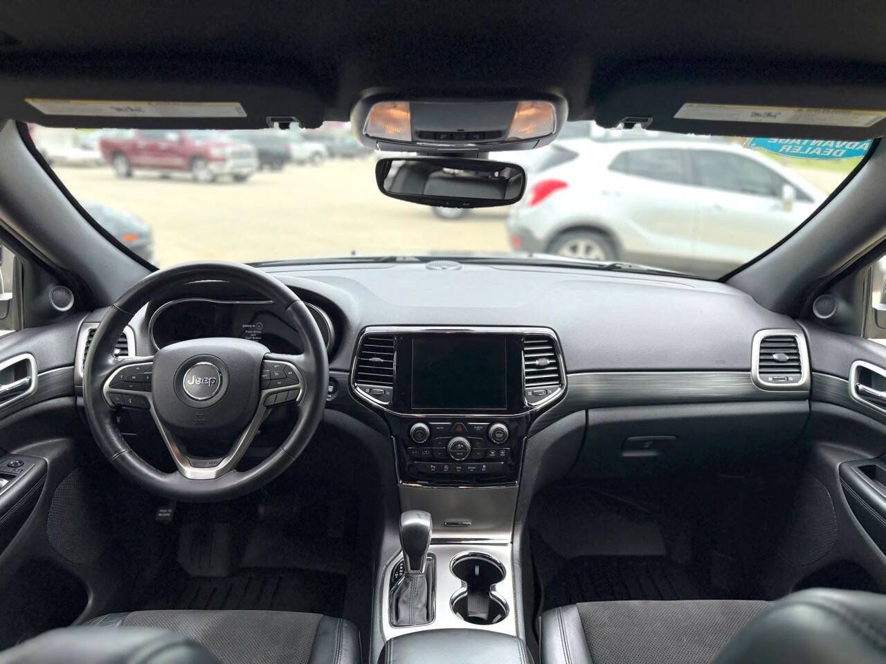 Used 2019 Jeep Grand Cherokee Laredo w/ Laredo X Package AWD/4WD image 15