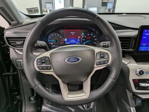 Certified 2022 Ford Explorer XLT w/ Equipment Group 202A image 18