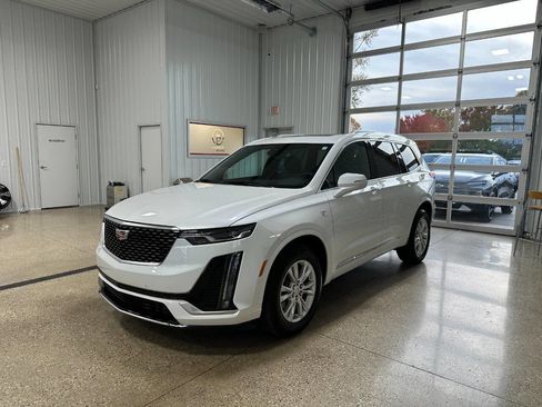 Used 2024 Cadillac XT6 Luxury w/ LPO, Floor Liner Package image 4