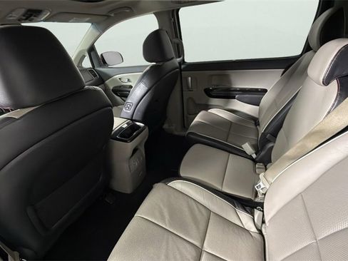 Used 2019 Kia Sedona SX image 32