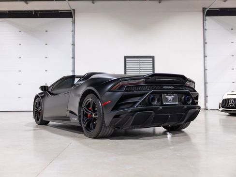 Used 2020 Lamborghini Huracan EVO image 6