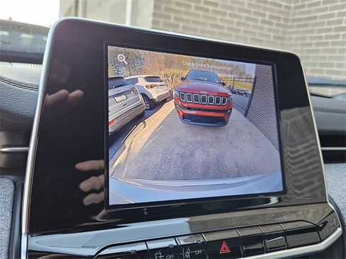 New 2025 Jeep Compass Latitude w/ Sun & Sound Group image 9