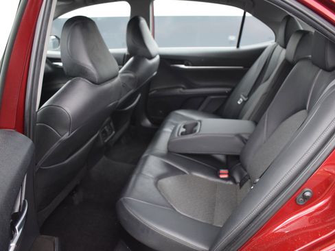 Used 2021 Toyota Camry XLE w/ Cold Weather Package image 12