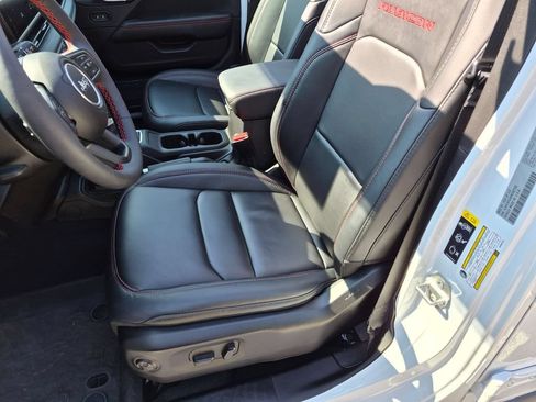 Used 2024 Jeep Wrangler Unlimited Rubicon w/ Technology Group AWD/4WD image 24