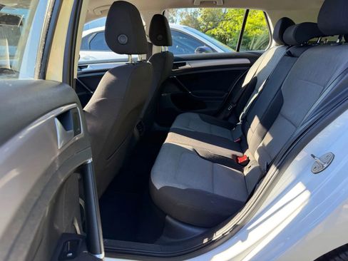 Used 2016 Volkswagen e-Golf SE w/ DC Fast Charging Package image 5