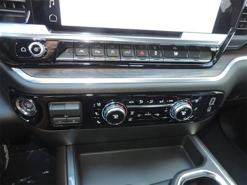 New 2026 GMC Sierra 1500 SLT image 22